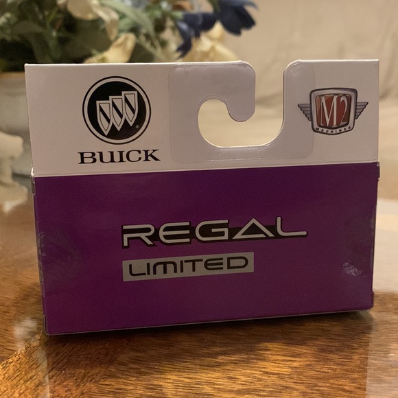 2024 M2 Machines 1987 Buick REGAL Limited Lowrider S127 Purple & White interior - Picture 7 of 9